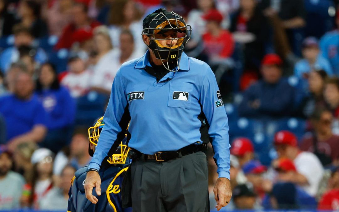 Embattled umpire Ángel Hernández alleges MLB altered evaluations to hurt minorities [Video]